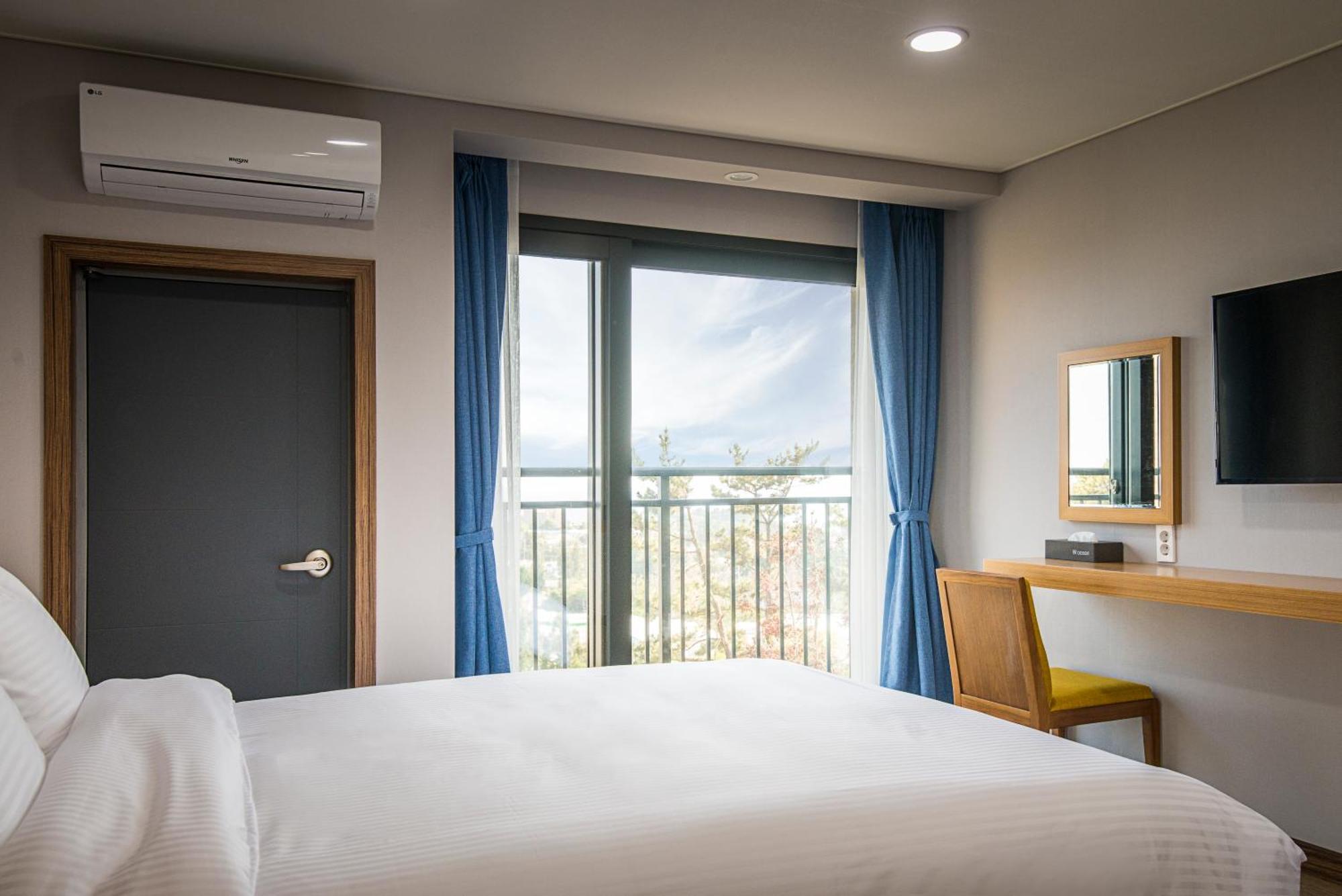 W Ocean Pension Согвіпо Екстер'єр фото